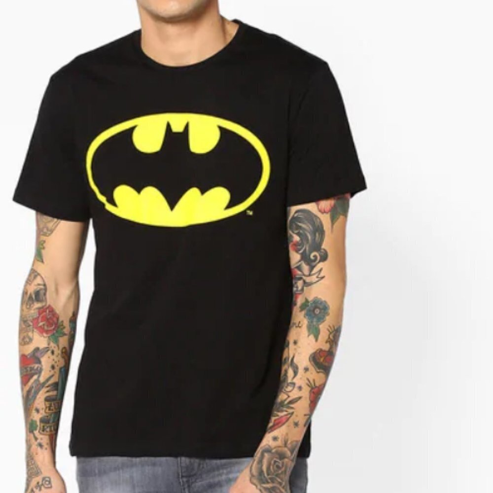 DC Comics Men's Batman Short Sleeve Cotton Tee - L